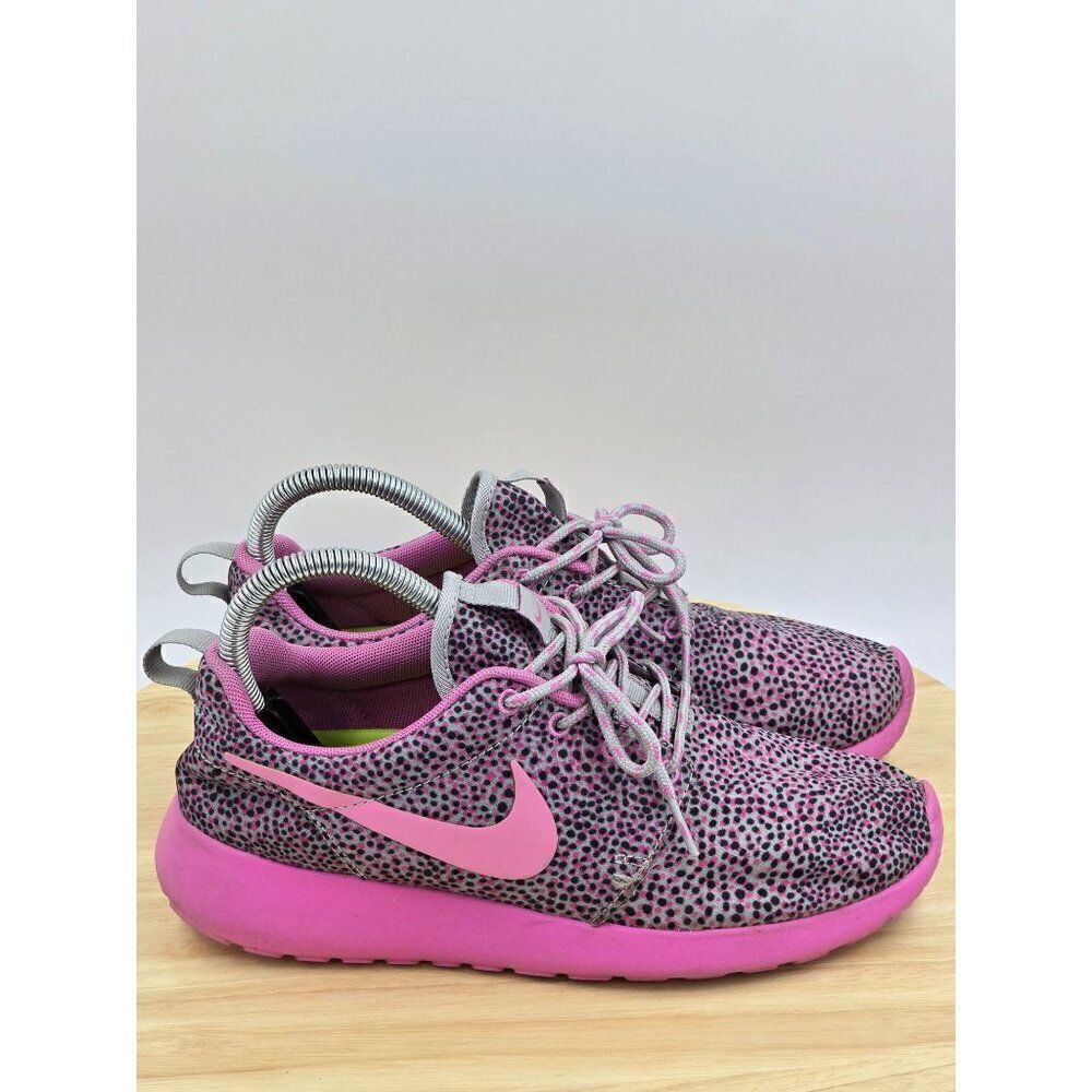 NIKE ROSHE RUN Womens Shoes PRINT POLKA DOT 599432 005 SZ 7.0 WOLF GRAY VIOLET